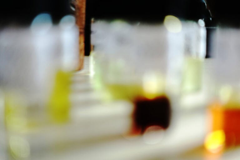 超仔细地探讨一下玫瑰精油的各个品种、萃取方式和性状